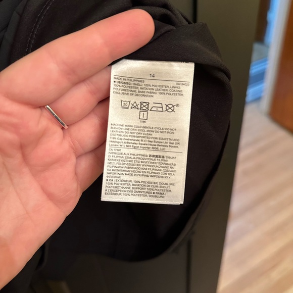 Pleated black midi Banana Republic skirt, size 14. - Picture 4 of 4